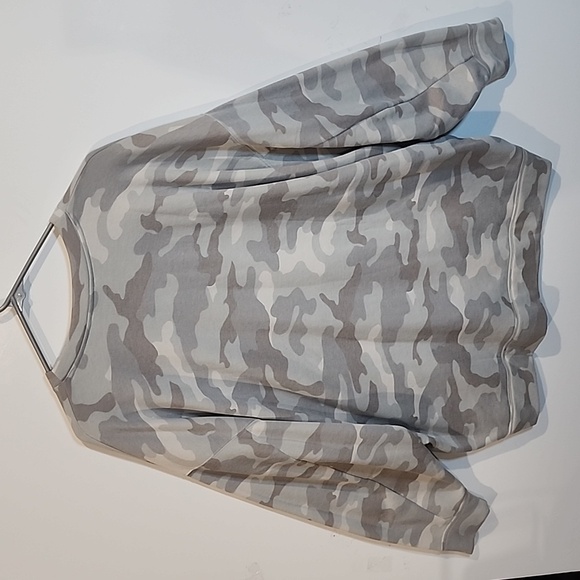 Express One Eleven oversized hi low camo sweatshirt NWT - Picture 4 of 5